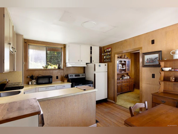 5015 Cordova Bay Road, Saanich, BC, V8Y 2K1 - 7