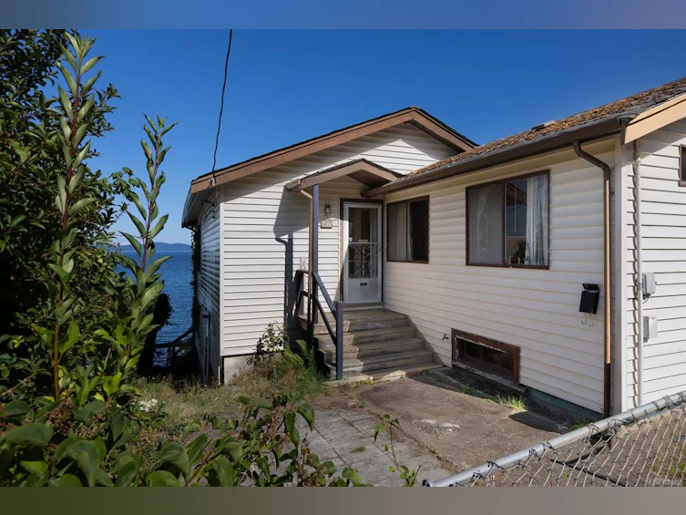 5015 Cordova Bay Road, Saanich, BC, V8Y 2K1 - 2