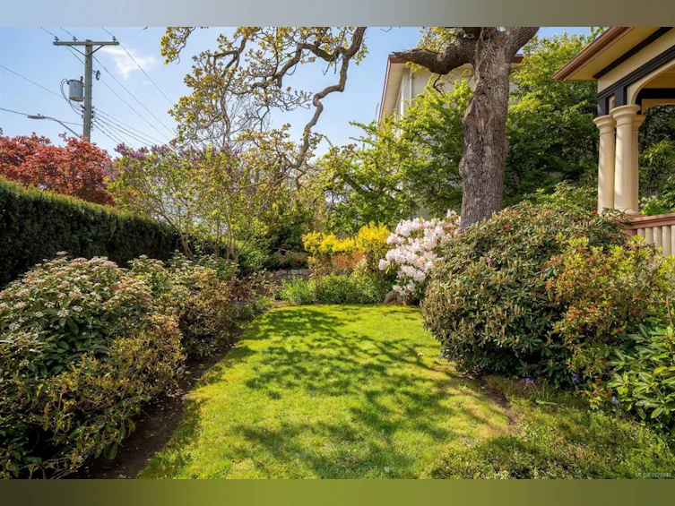 1270 Yates Street, Victoria, BC, V8V 3N3 - 7