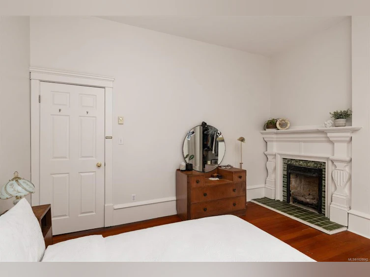1270 Yates Street, Victoria, BC, V8V 3N3 - 20