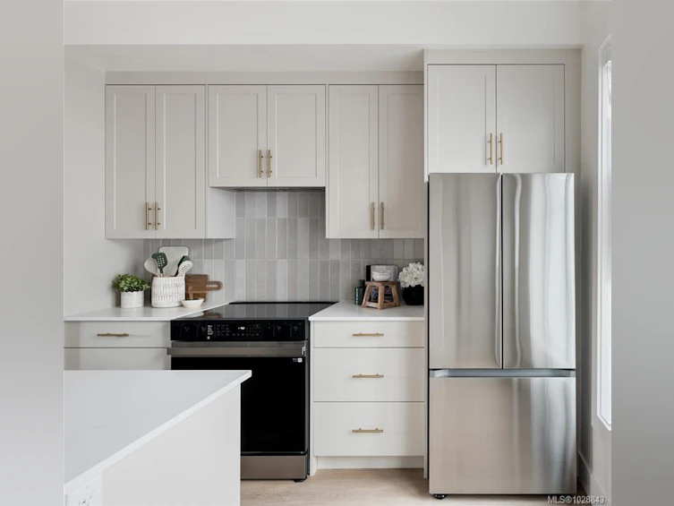 1-2538 Shelbourne Street, Victoria, BC, V8R 4L5
