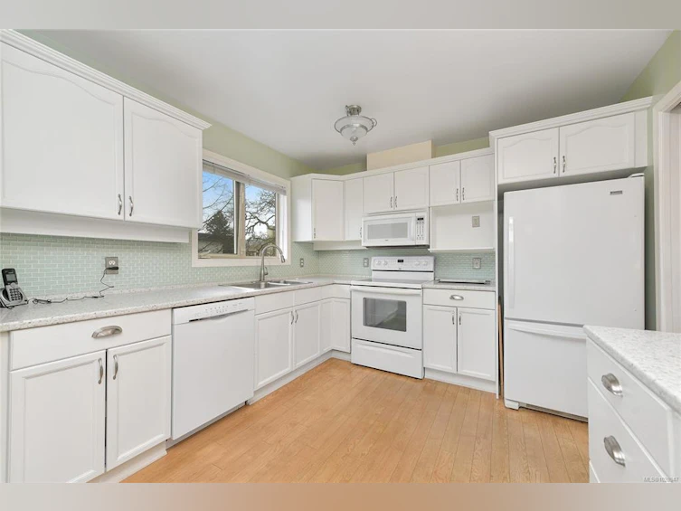 406-1715 Richmond Avenue, Victoria, BC, V8R 4P9 - 8