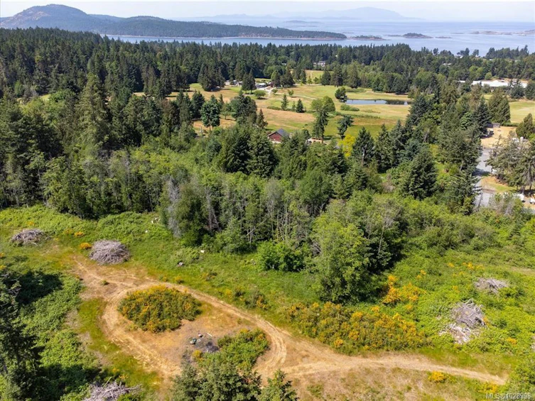 7555 Fernmar Road, Nanaimo, BC, V0R 2H0 - 2