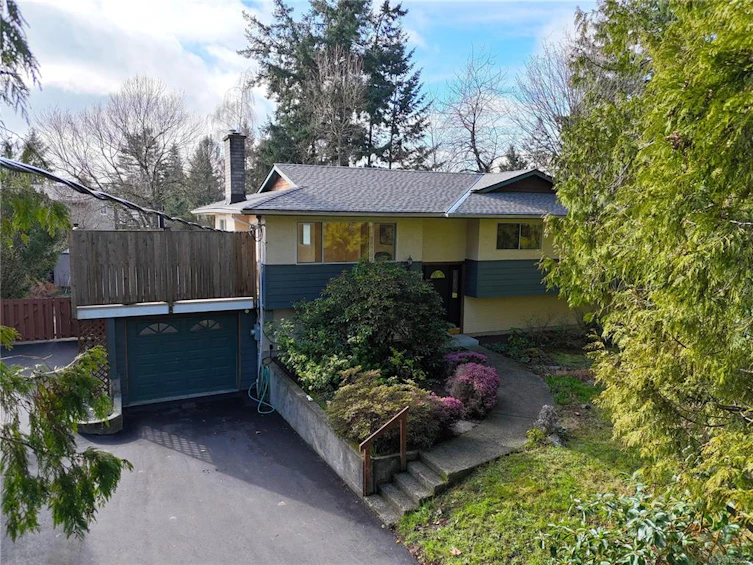 2009 Stelly's Cross Road, Central Saanich, BC, V8M 1M8 - 32
