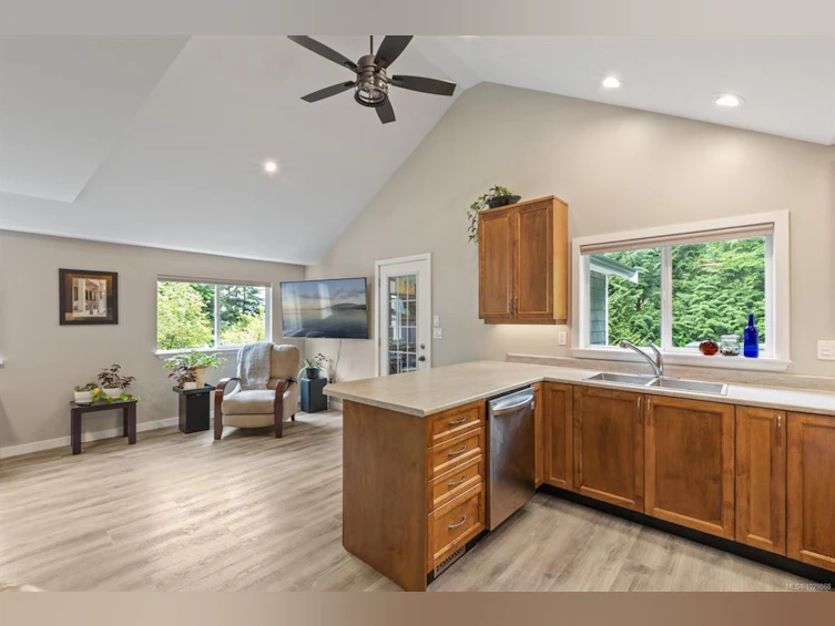 3671 Thomson Road, Courtenay, BC, V9N 9T5 - 9