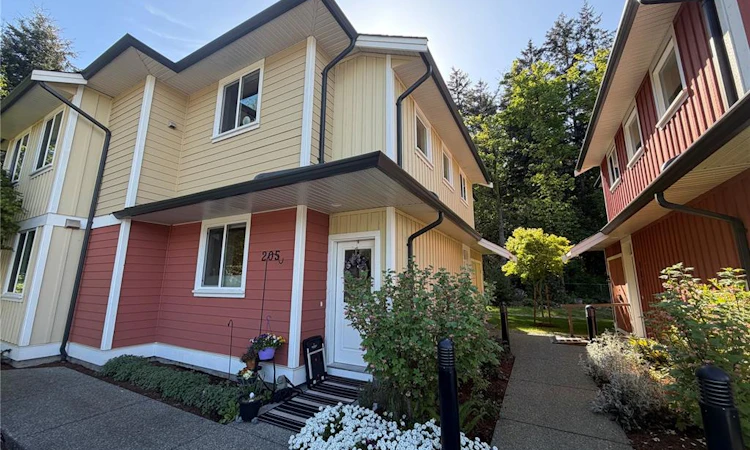 205-9880 Napier Place