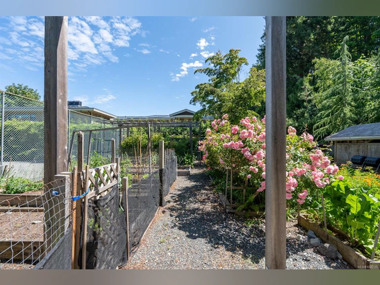 382 Judges Row, Qualicum Beach, BC, V9K 1G6 - 57