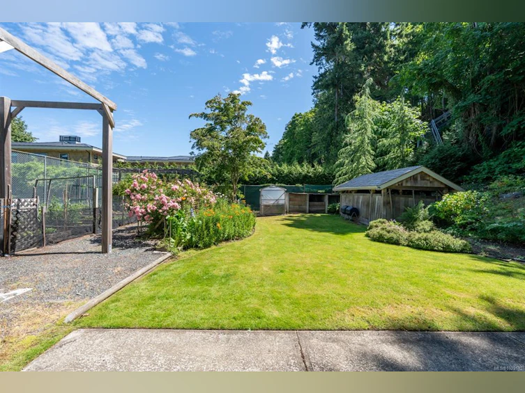 382 Judges Row, Qualicum Beach, BC, V9K 1G6 - 56