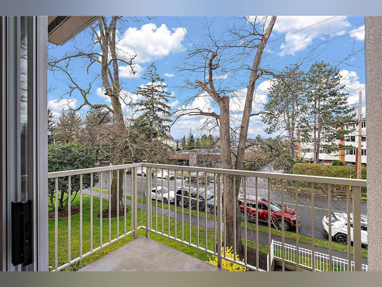 205-9905 Fifth Street, Sidney, BC, V8L 2X6 - 4
