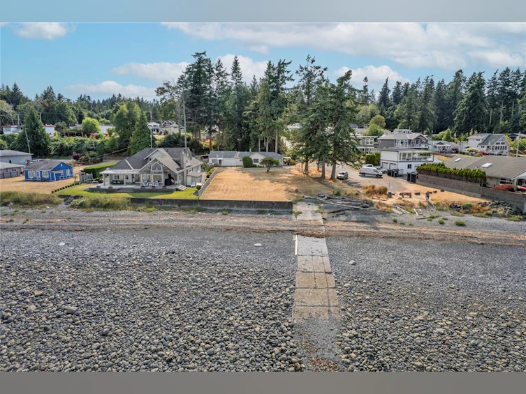 35 Bowser Road, Bowser/Deep Bay, BC, V0R 1G0 - 10