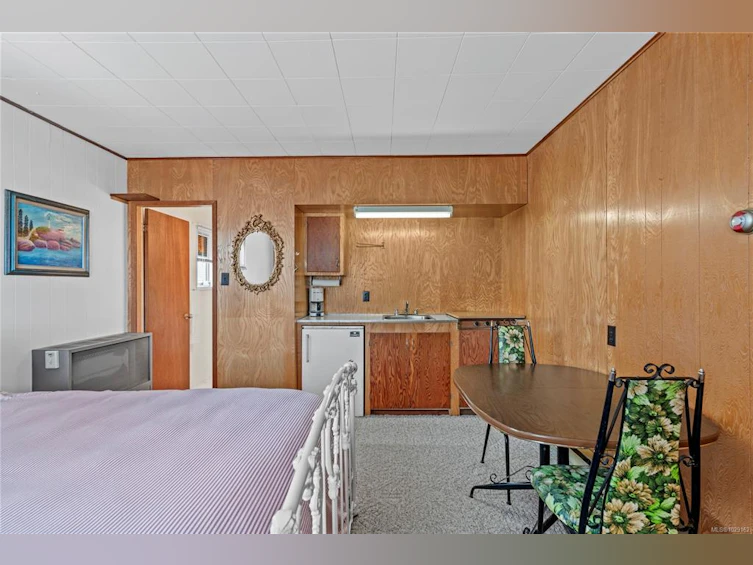 35 Bowser Road, Bowser/Deep Bay, BC, V0R 1G0 - 36