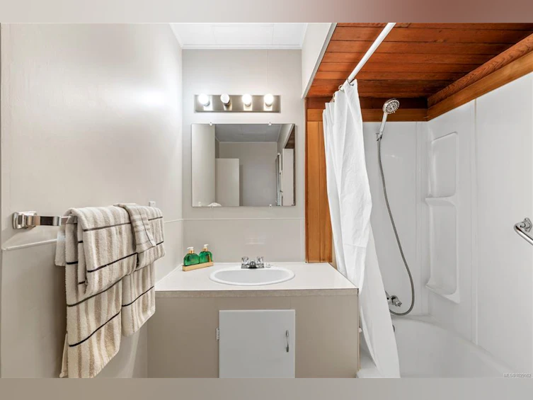 35 Bowser Road, Bowser/Deep Bay, BC, V0R 1G0 - 29