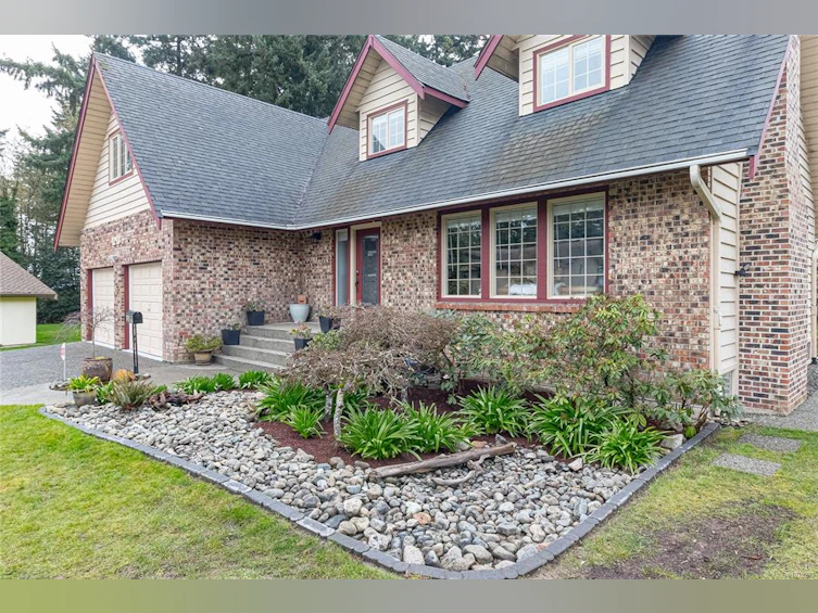 4243 Maimie Place, Saanich, BC, V8N 5T4 - 3