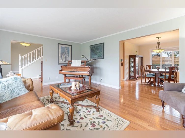 4243 Maimie Place, Saanich, BC, V8N 5T4 - 9