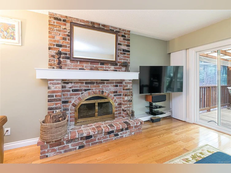 4243 Maimie Place, Saanich, BC, V8N 5T4 - 33