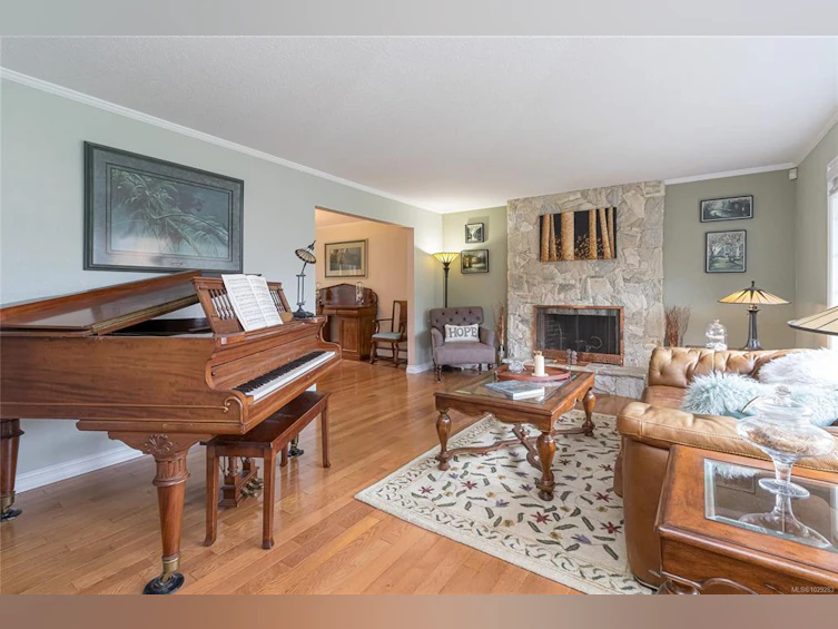 4243 Maimie Place, Saanich, BC, V8N 5T4 - 6