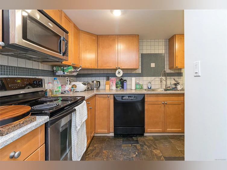 4243 Maimie Place, Saanich, BC, V8N 5T4 - 37