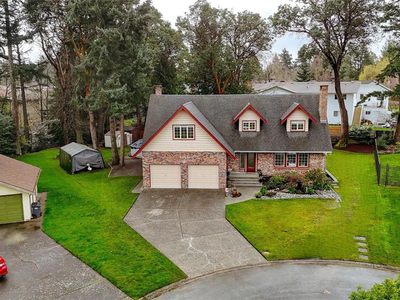 4243 Maimie Place, Saanich BC V8N 5T4