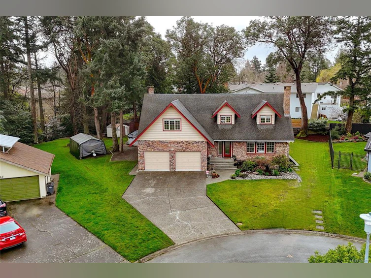 4243 Maimie Place, Saanich, BC, V8N 5T4