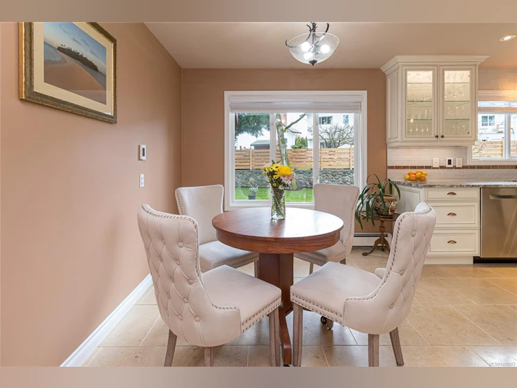 4243 Maimie Place, Saanich, BC, V8N 5T4 - 20