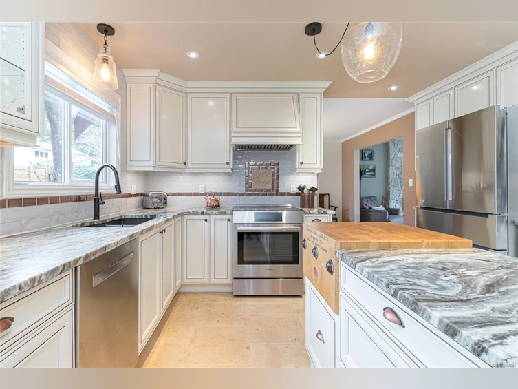 4243 Maimie Place, Saanich, BC, V8N 5T4 - 18