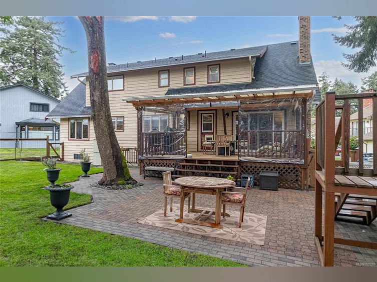 4243 Maimie Place, Saanich, BC, V8N 5T4 - 48