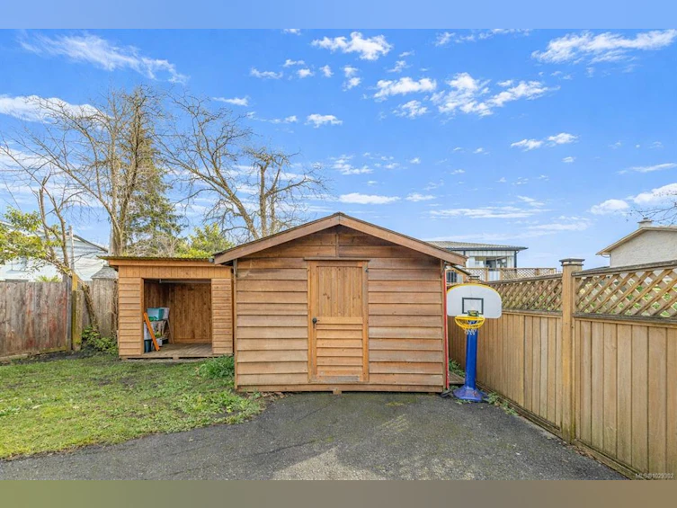 10015 Simkin Place, Sidney, BC, V8L 3N5 - 33