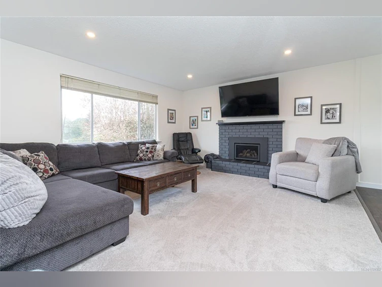 10015 Simkin Place, Sidney, BC, V8L 3N5 - 4