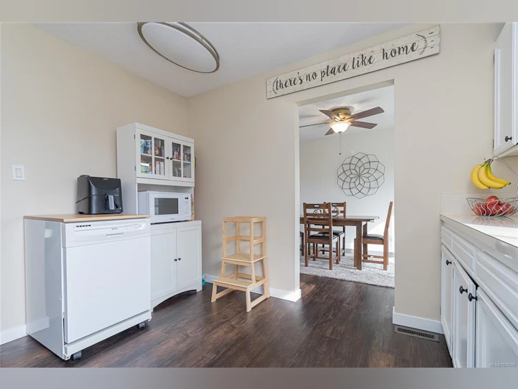 10015 Simkin Place, Sidney, BC, V8L 3N5 - 11