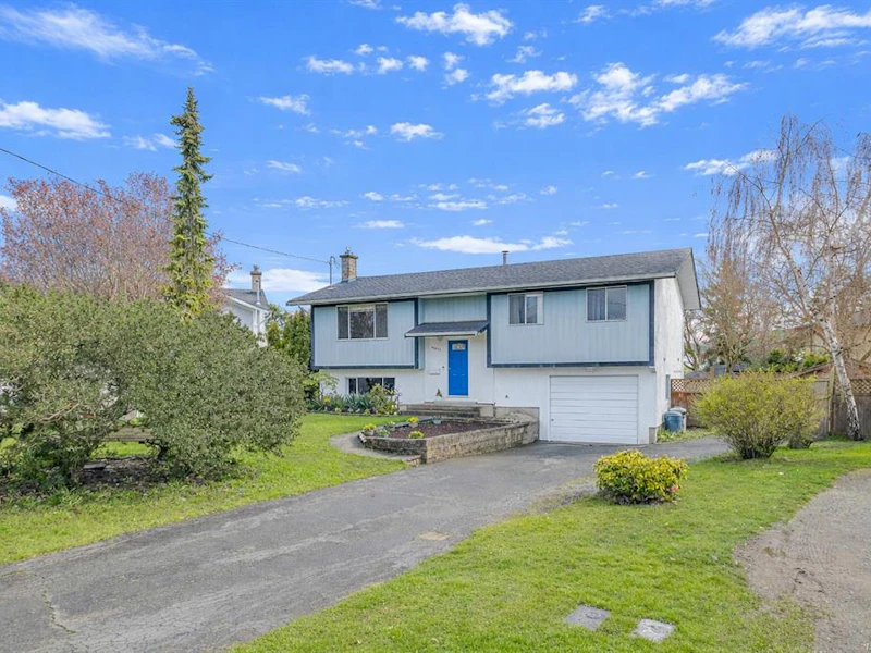 10015 Simkin Place, Sidney BC V8L 3N5