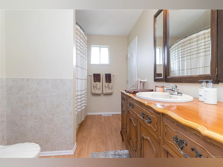 10015 Simkin Place, Sidney, BC, V8L 3N5 - 15