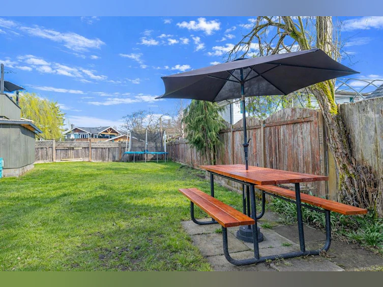 10015 Simkin Place, Sidney, BC, V8L 3N5 - 31