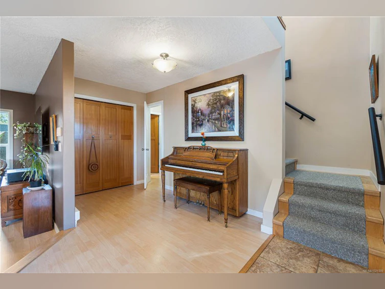 1747 Dar's Place, Qualicum Beach, BC, V9K 2S3 - 36