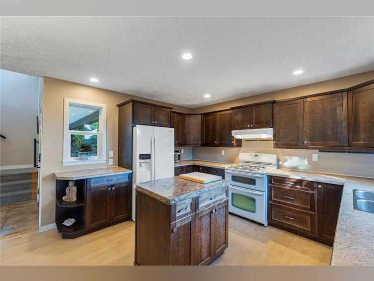 1747 Dar's Place, Qualicum Beach, BC, V9K 2S3 - 13