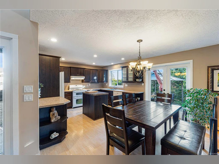 1747 Dar's Place, Qualicum Beach, BC, V9K 2S3 - 2
