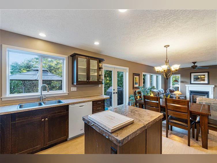 1747 Dar's Place, Qualicum Beach, BC, V9K 2S3 - 14