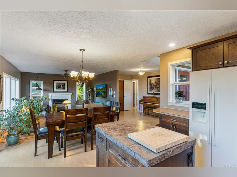 1747 Dar's Place, Qualicum Beach, BC, V9K 2S3 - 4