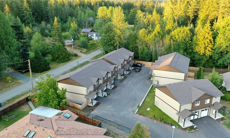 104-5535 E Woodland Crescent