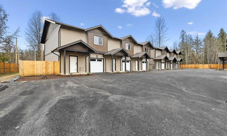 106-5535 E Woodland Crescent