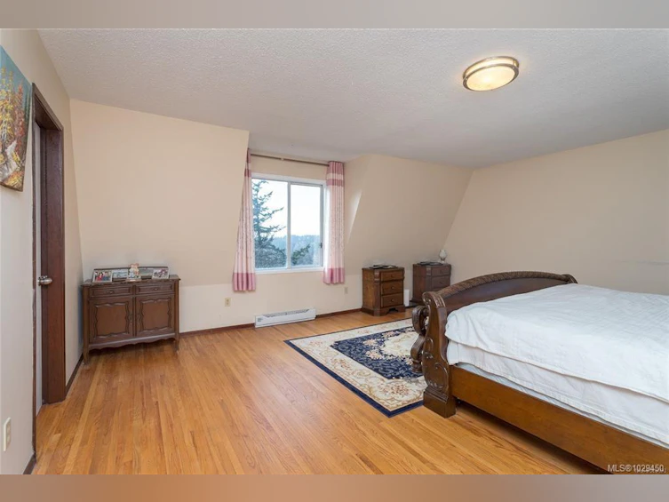 4589 Blenkinsop Road, Saanich, BC, V8X 2C7 - 16