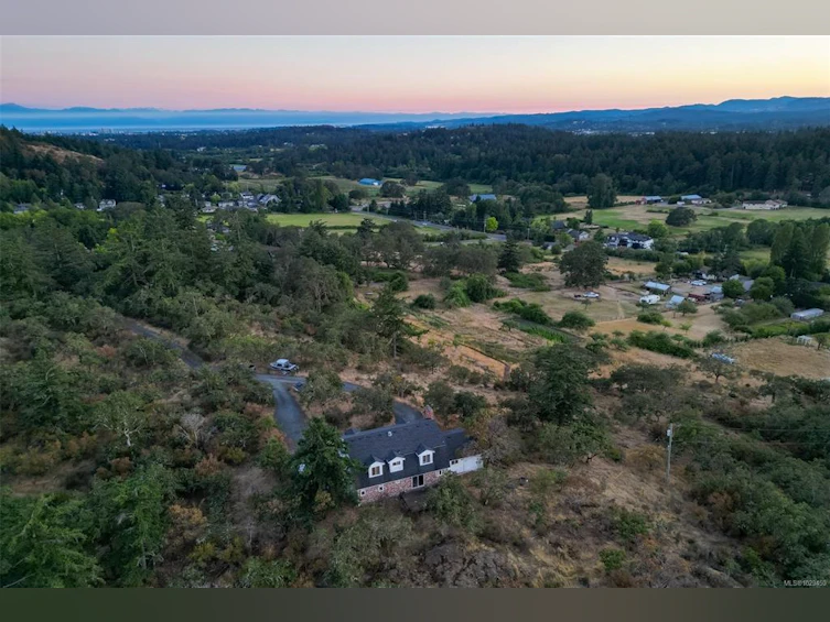 4589 Blenkinsop Road, Saanich, BC, V8X 2C7 - 49