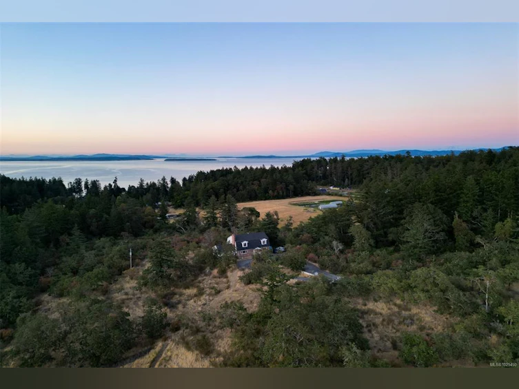 4589 Blenkinsop Road, Saanich, BC, V8X 2C7 - 45