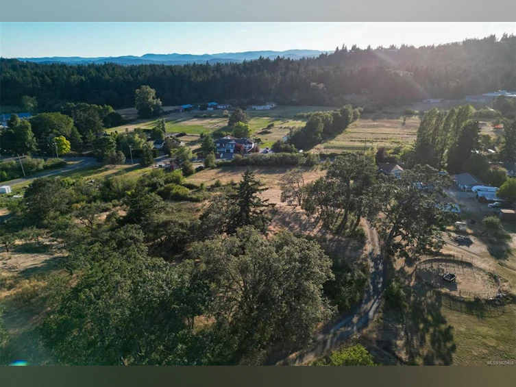 4589 Blenkinsop Road, Saanich, BC, V8X 2C7 - 27