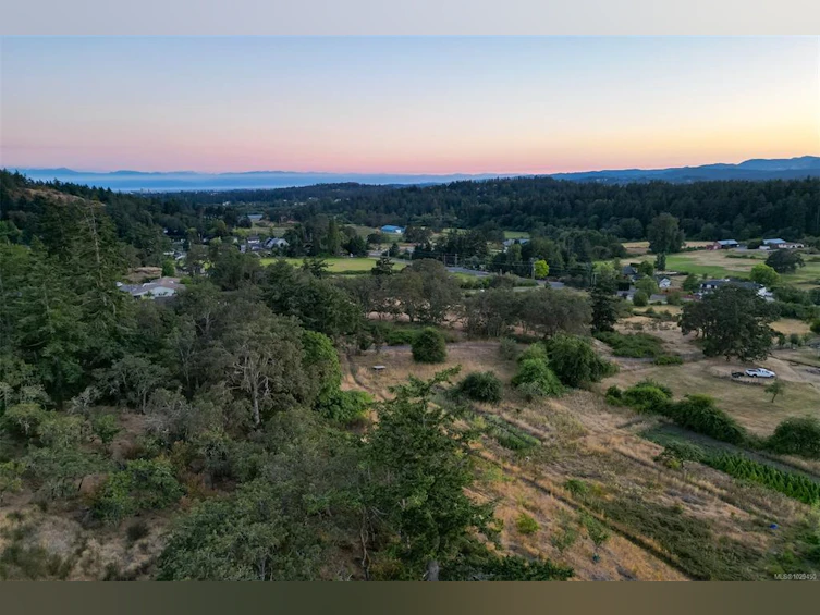 4589 Blenkinsop Road, Saanich, BC, V8X 2C7 - 48