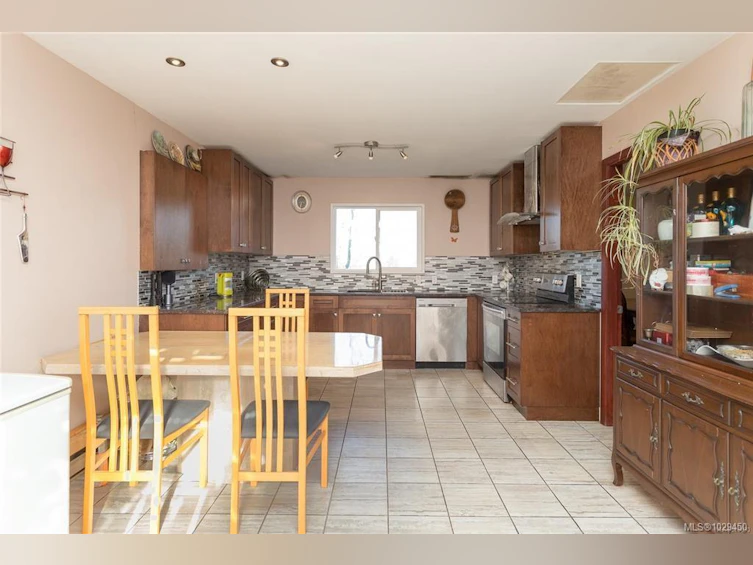 4589 Blenkinsop Road, Saanich, BC, V8X 2C7 - 11