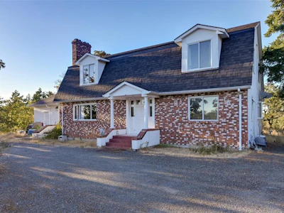 4589 Blenkinsop Road - 4