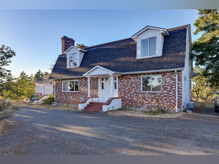 4589 Blenkinsop Road, Saanich, BC, V8X 2C7 - 4