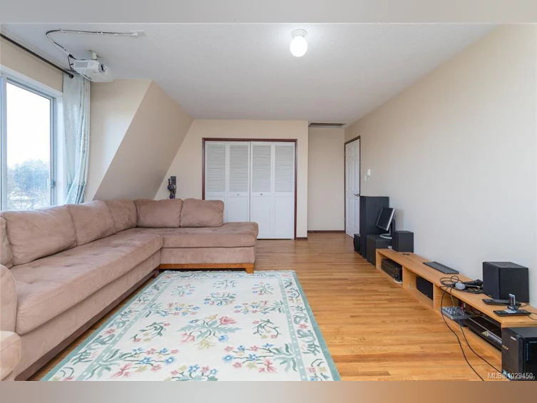 4589 Blenkinsop Road, Saanich, BC, V8X 2C7 - 21
