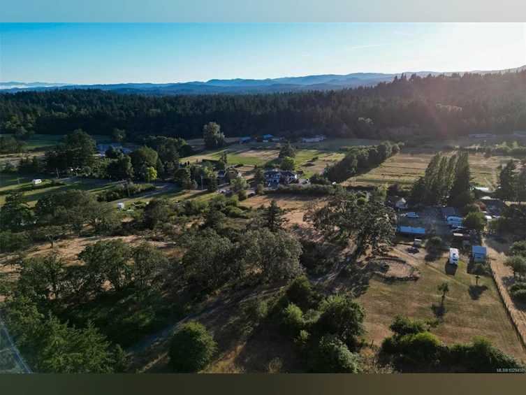 4589 Blenkinsop Road, Saanich, BC, V8X 2C7 - 30