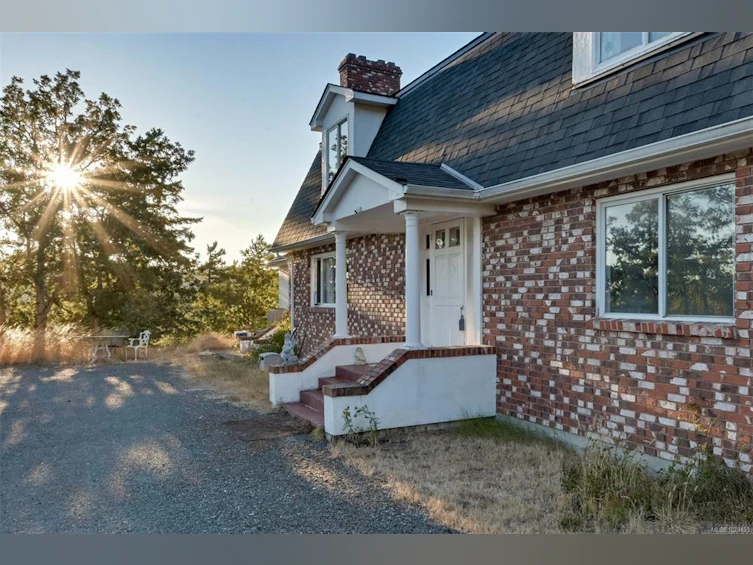 4589 Blenkinsop Road, Saanich, BC, V8X 2C7 - 3